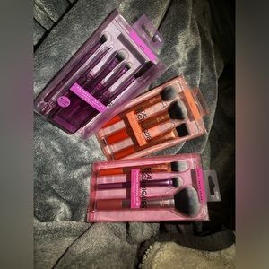 REAL TECHNIQUES brushes + bonus brush storage